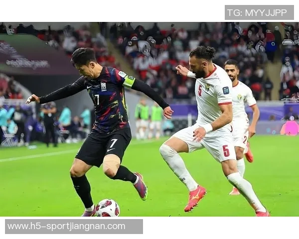 约旦门将扑救日本点球挥拳庆祝却意外送球入网引发全场惊讶 约旦门将扑救日本点球挥拳庆祝却意外送球入网引发全场惊讶